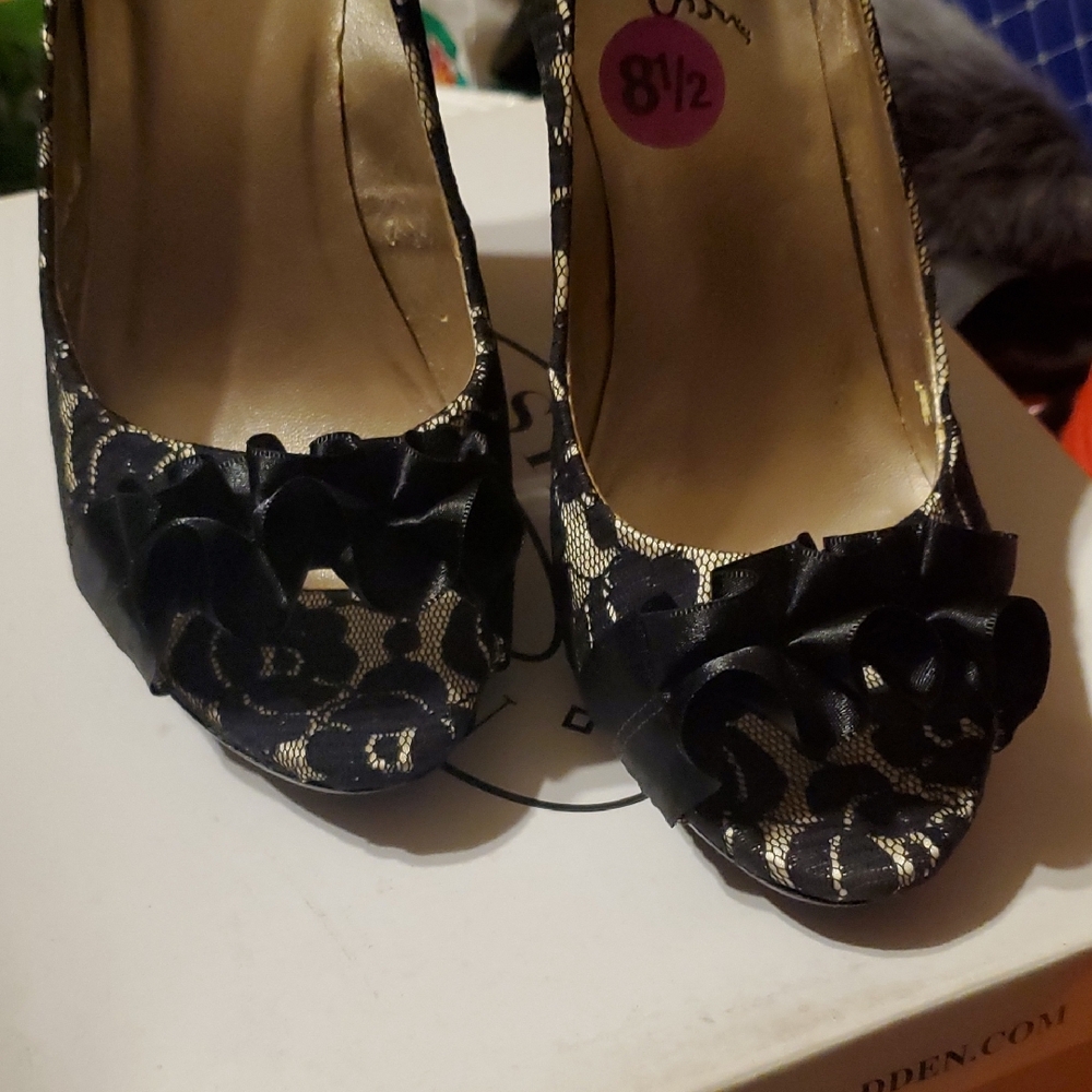 Elegant Black Lace Women's Heels - Picture 5 of 9